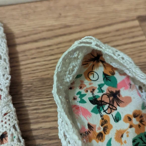 Shoes - Picture 2 of 2